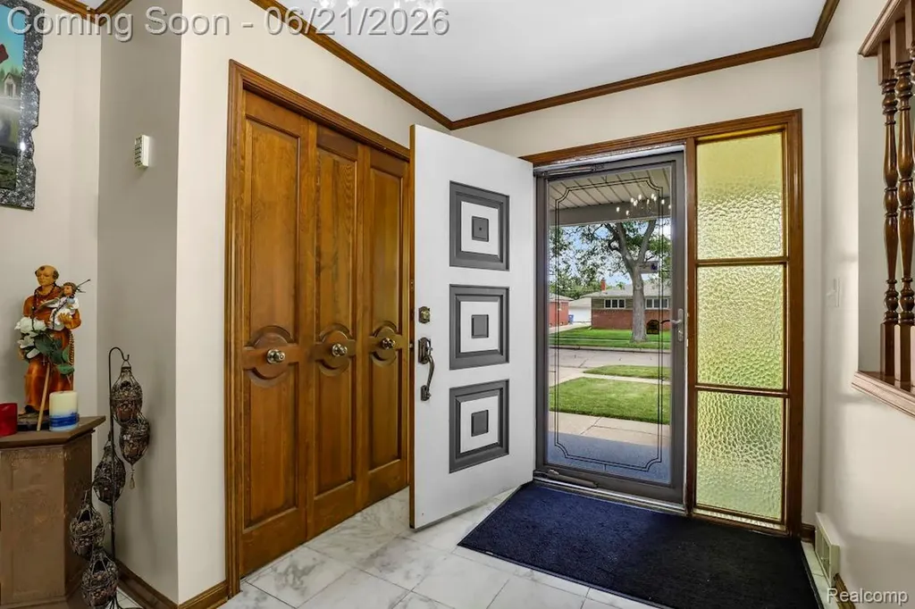 26449 Haverhill Drive Warren City MI 48091