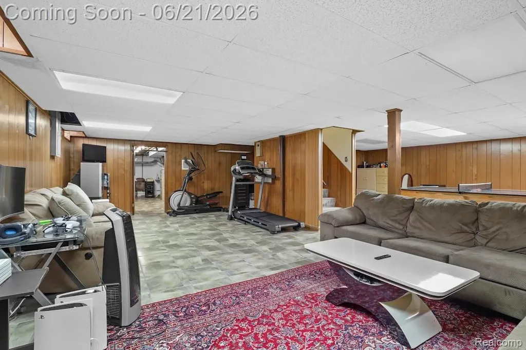 26449 Haverhill Drive Warren City MI 48091