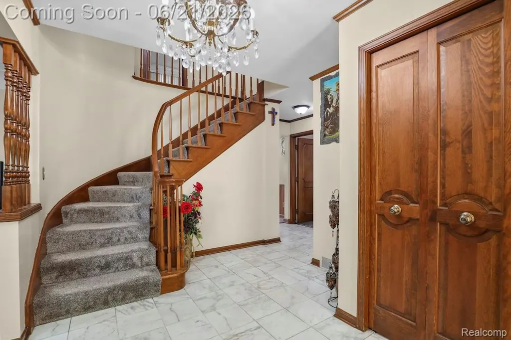 26449 Haverhill Drive Warren City MI 48091