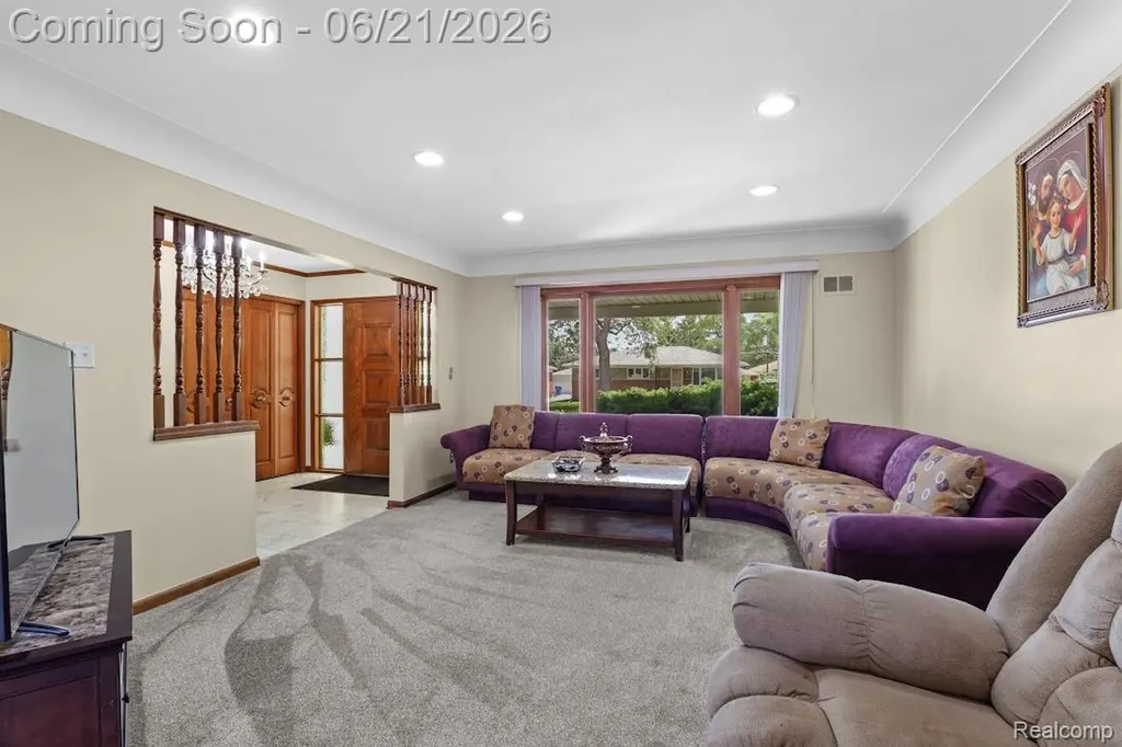26449 Haverhill Drive Warren City MI 48091