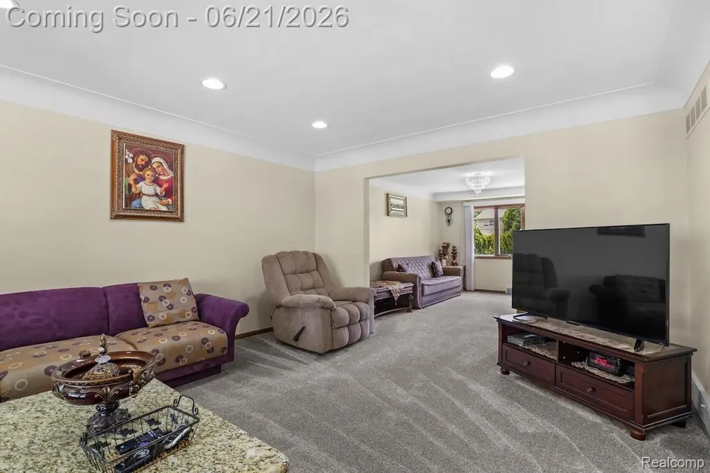 26449 Haverhill Drive Warren City MI 48091