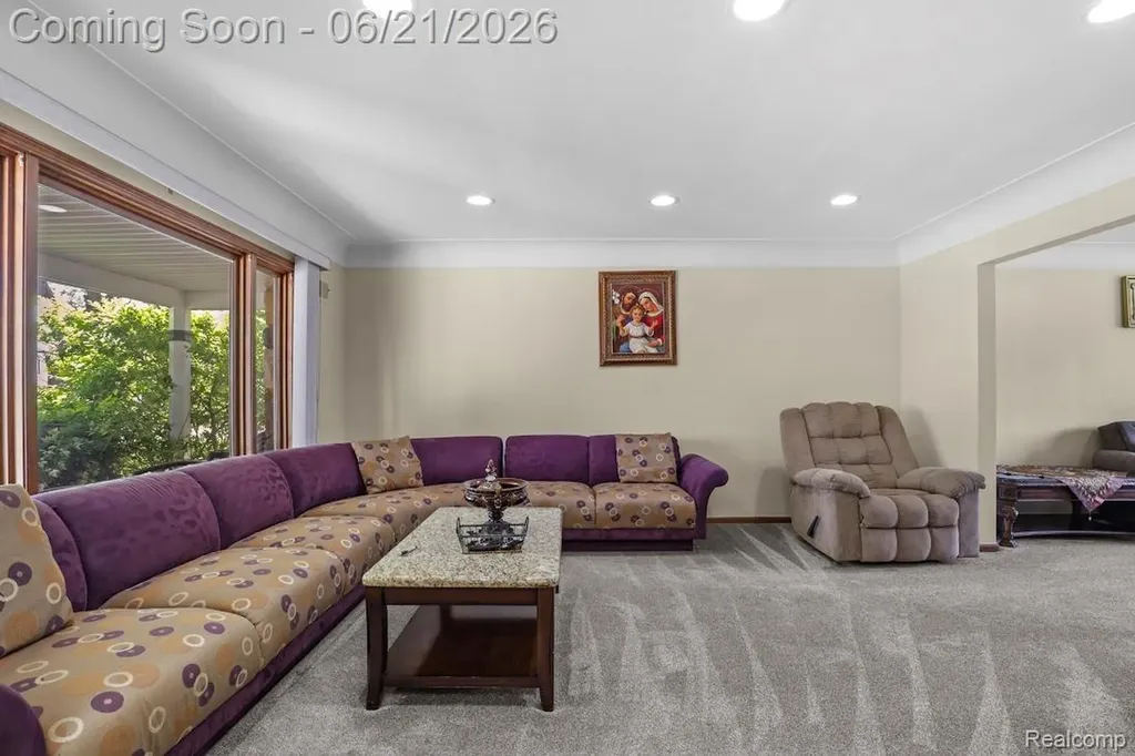 26449 Haverhill Drive Warren City MI 48091