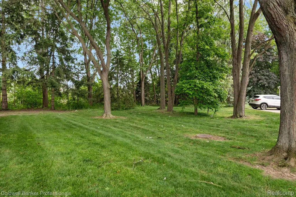 35766 Union Lake Road Harrison Charter Township MI 48045