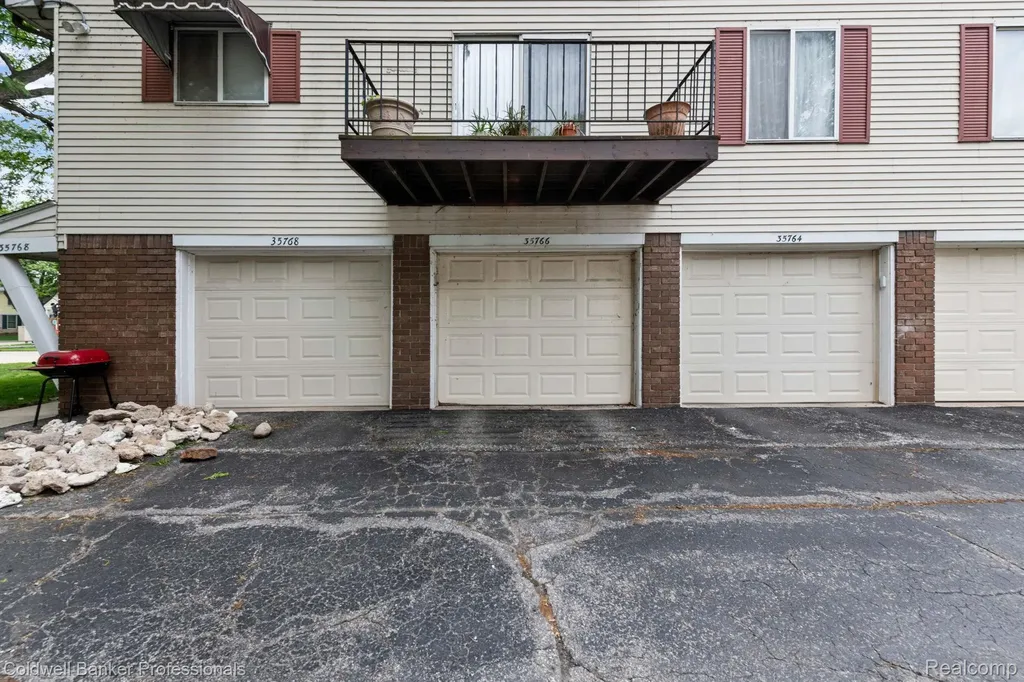 35766 Union Lake Road Harrison Charter Township MI 48045