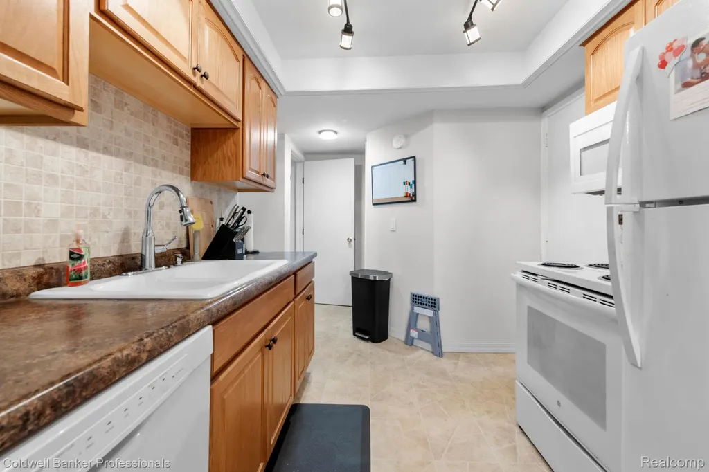 35766 Union Lake Road Harrison Charter Township MI 48045