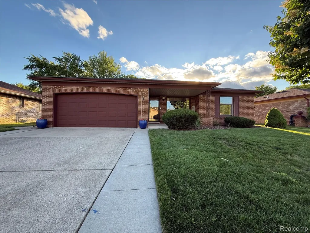 39217 Bramblebush Court Clinton Charter Township MI 48038
