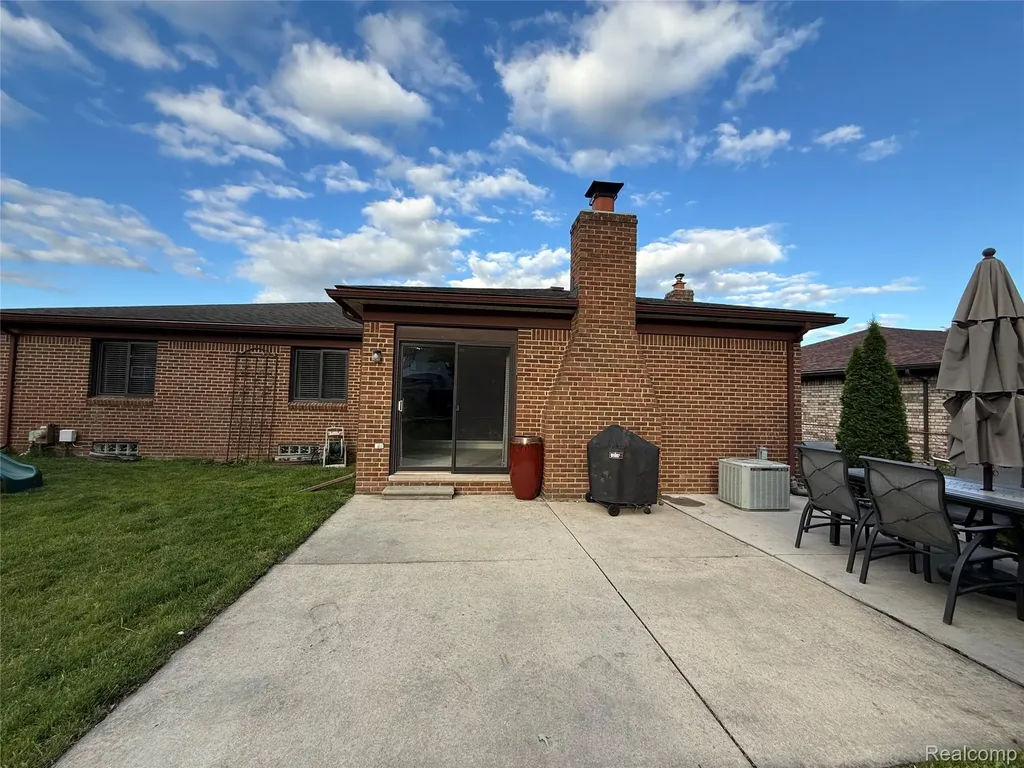 39217 Bramblebush Court Clinton Charter Township MI 48038