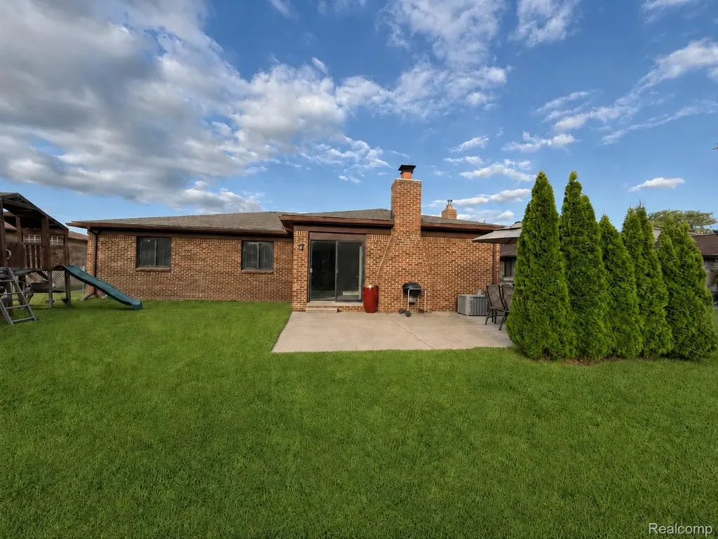 39217 Bramblebush Court Clinton Charter Township MI 48038