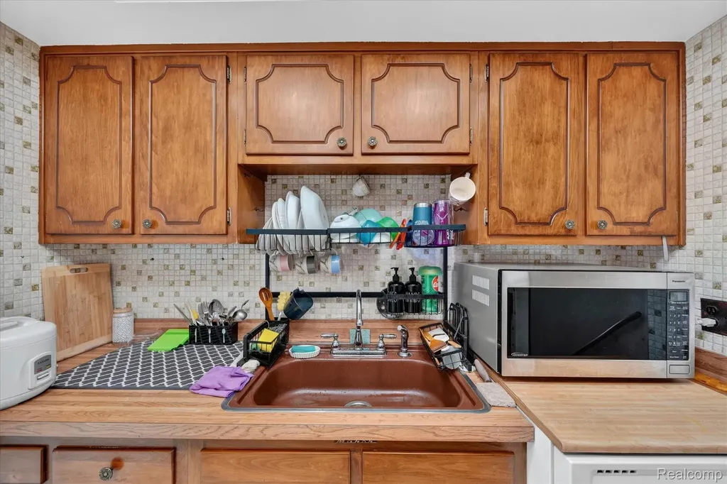 33879 Brookshire Drive Sterling Heights City MI 48312