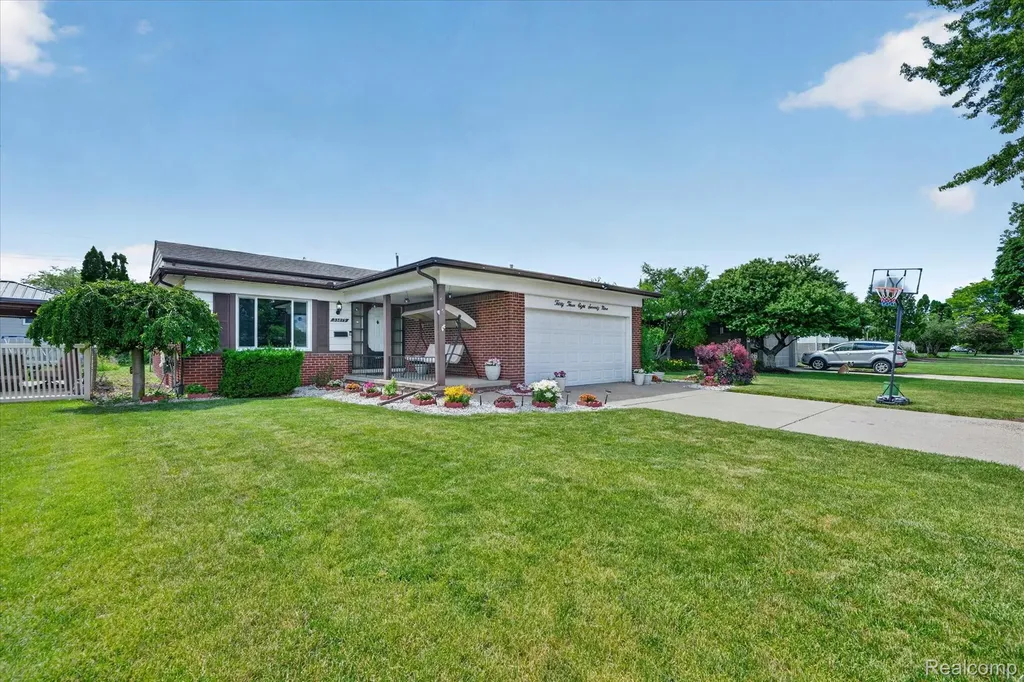 33879 Brookshire Drive Sterling Heights City MI 48312