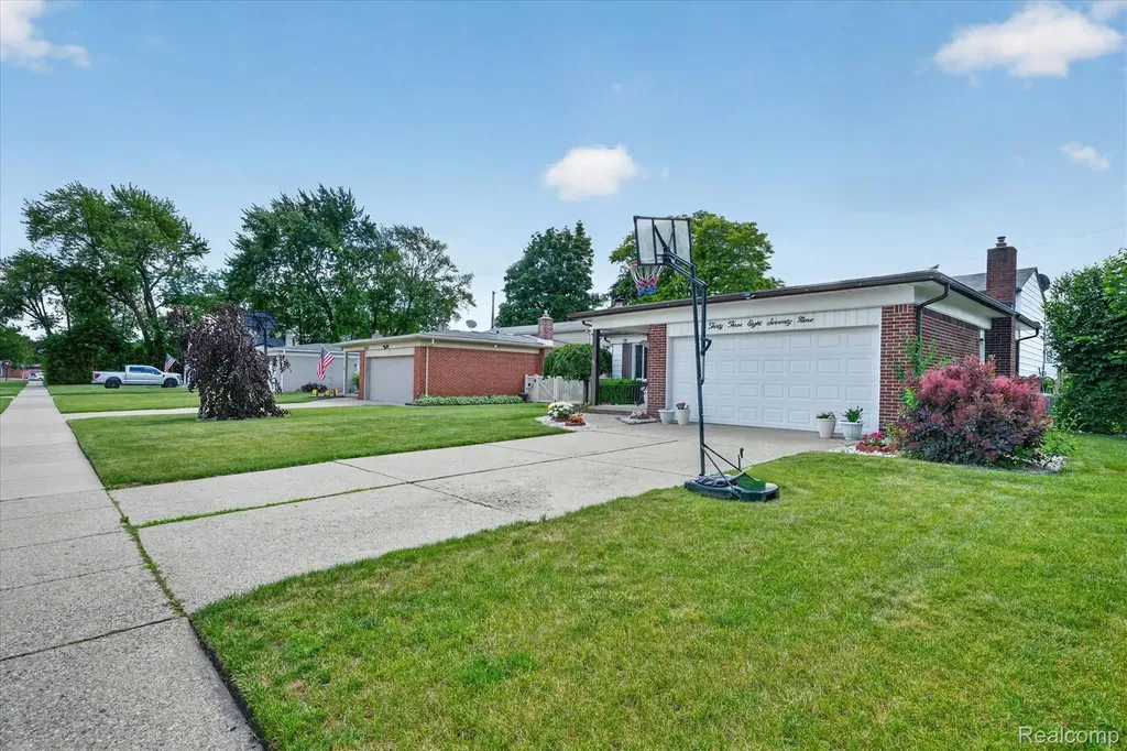 33879 Brookshire Drive Sterling Heights City MI 48312