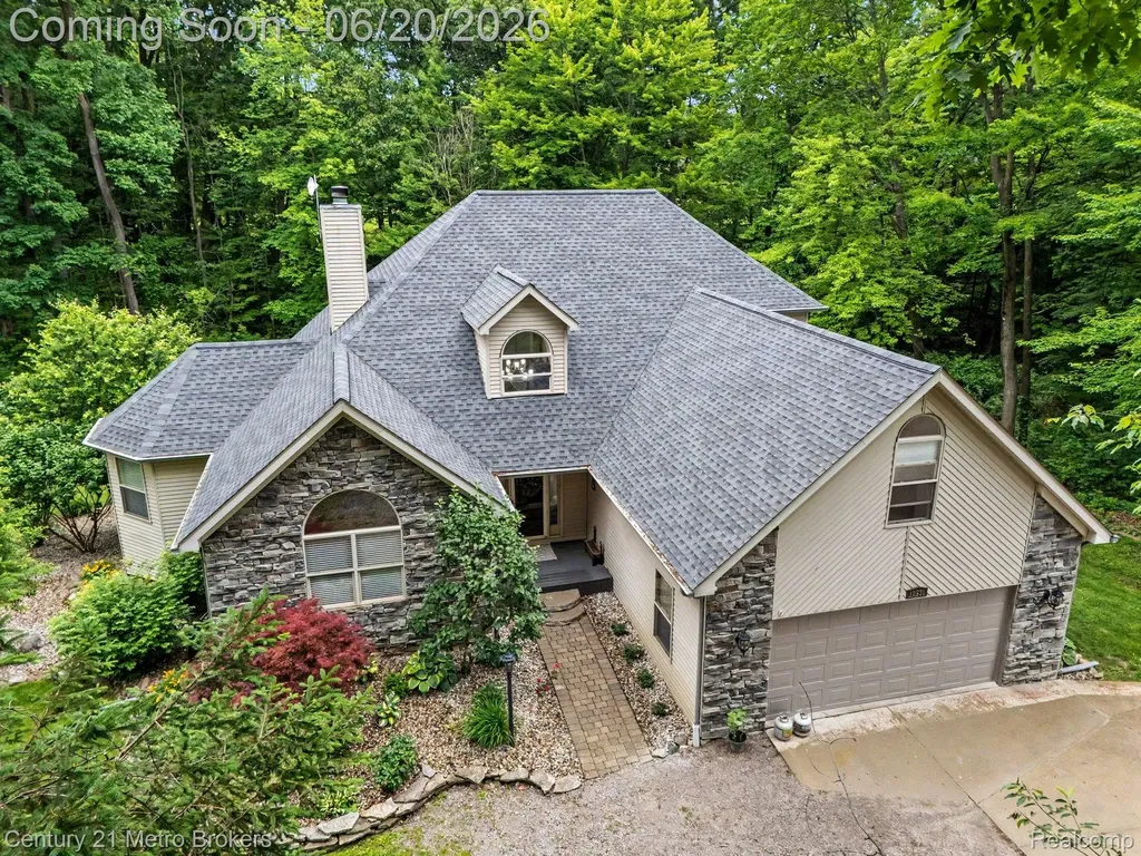 13275 Old Oaks Drive Tyrone Township MI 48430