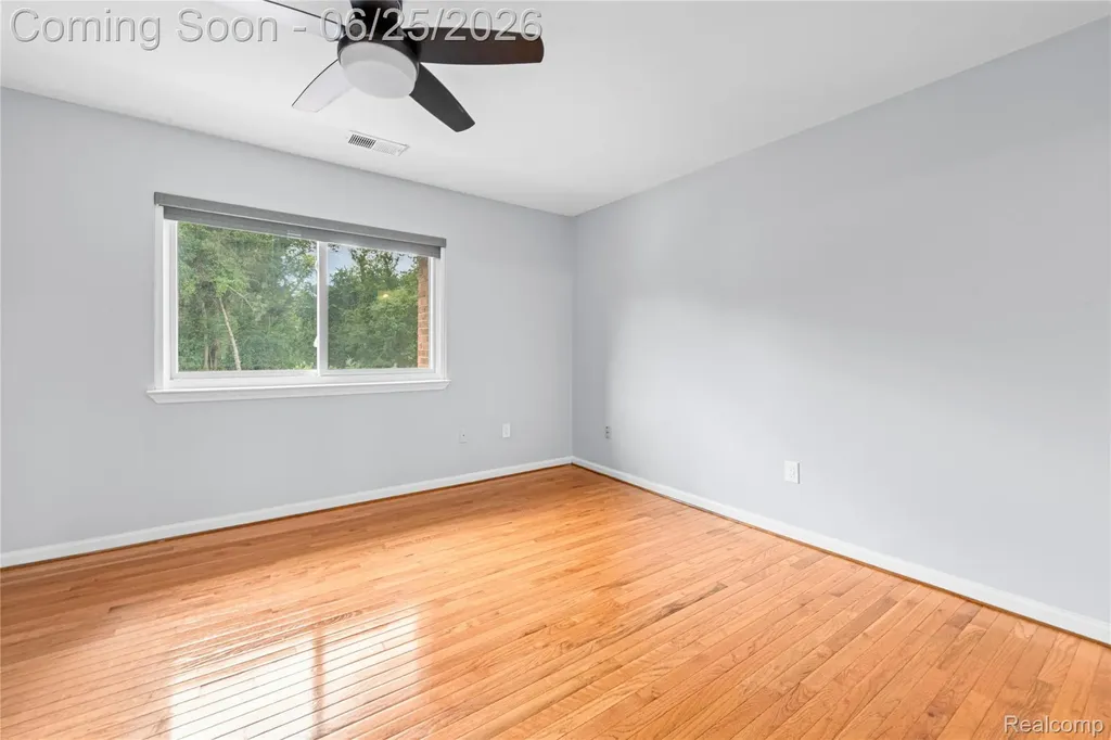 33693 Pondview Circle Livonia City MI 48152