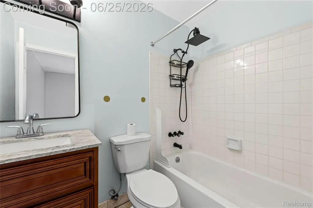 33693 Pondview Circle Livonia City MI 48152
