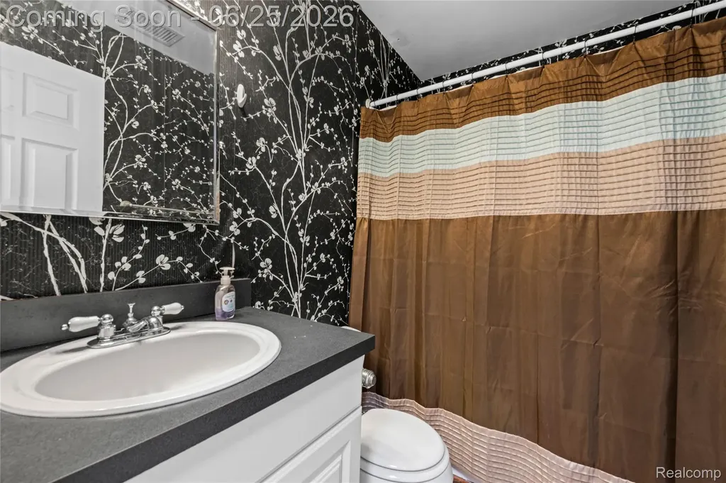 33693 Pondview Circle Livonia City MI 48152