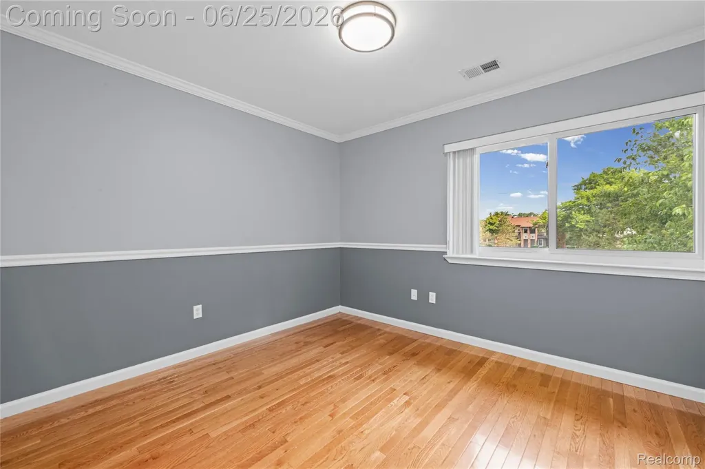 33693 Pondview Circle Livonia City MI 48152