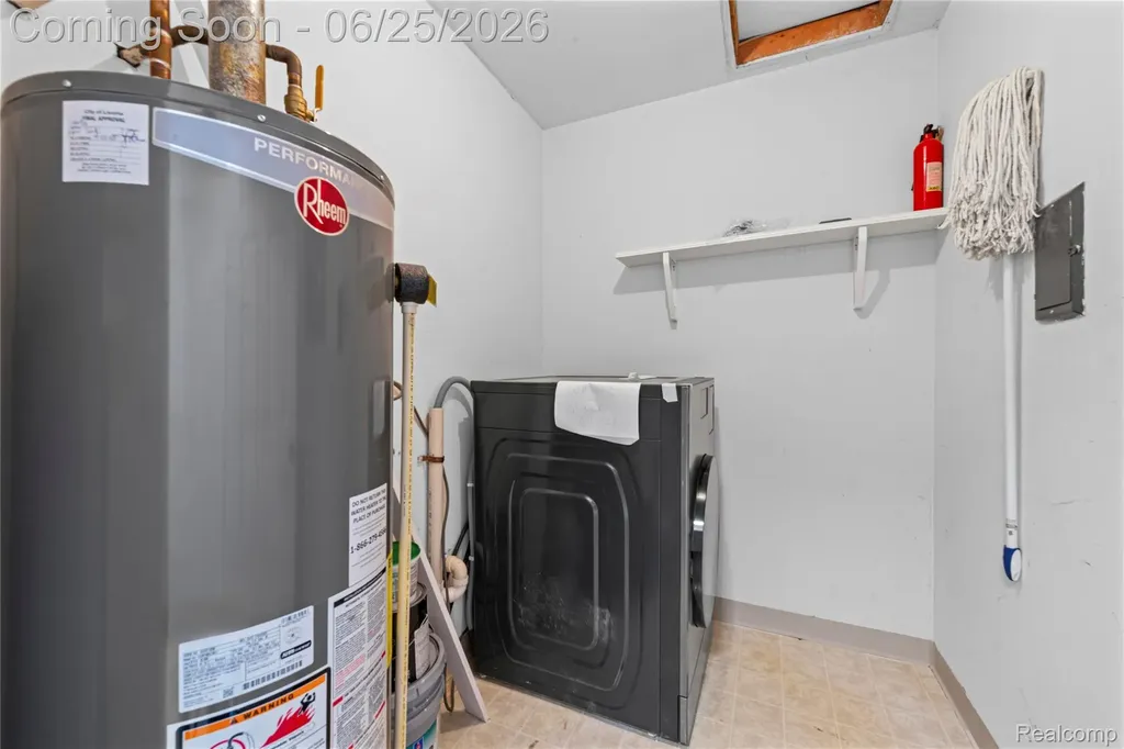 33693 Pondview Circle Livonia City MI 48152