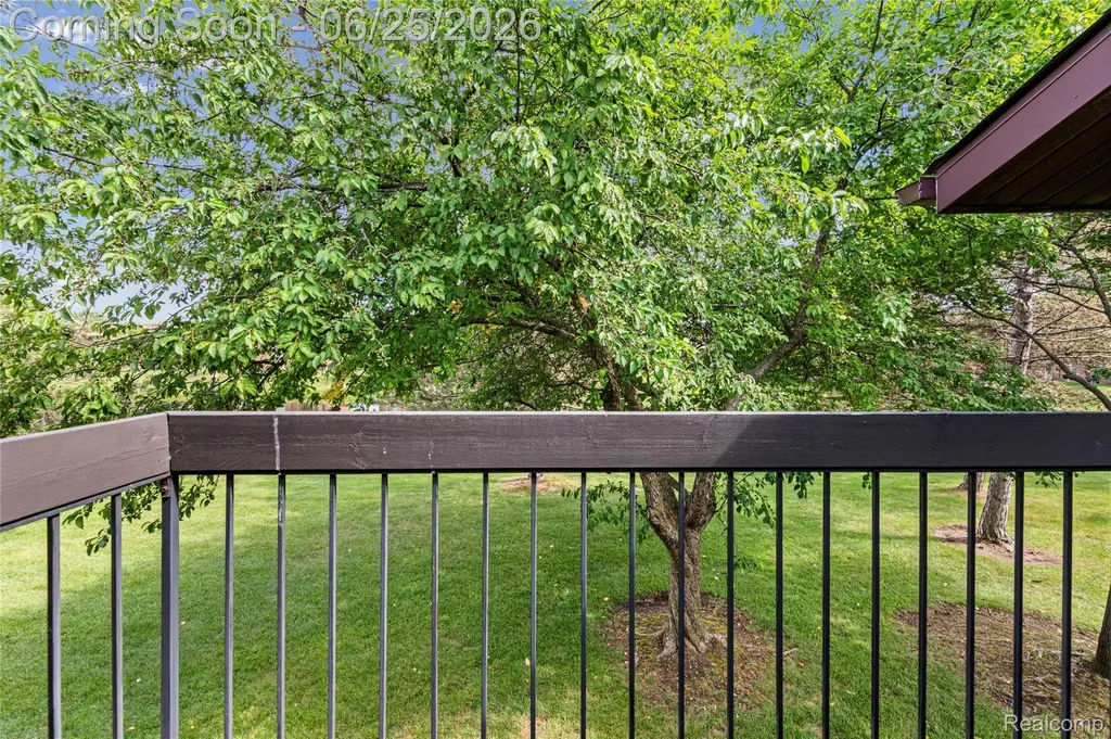 33693 Pondview Circle Livonia City MI 48152