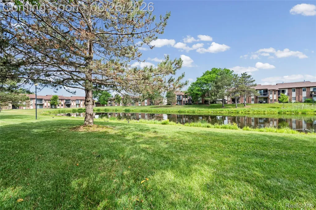 33693 Pondview Circle Livonia City MI 48152
