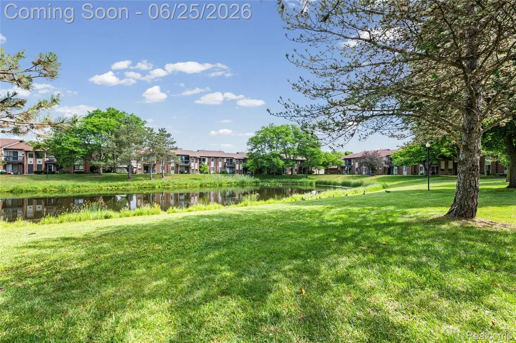 33693 Pondview Circle Livonia City MI 48152