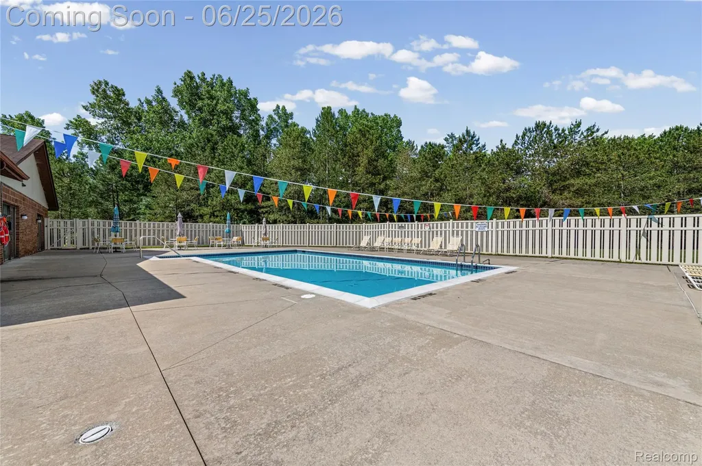 33693 Pondview Circle Livonia City MI 48152
