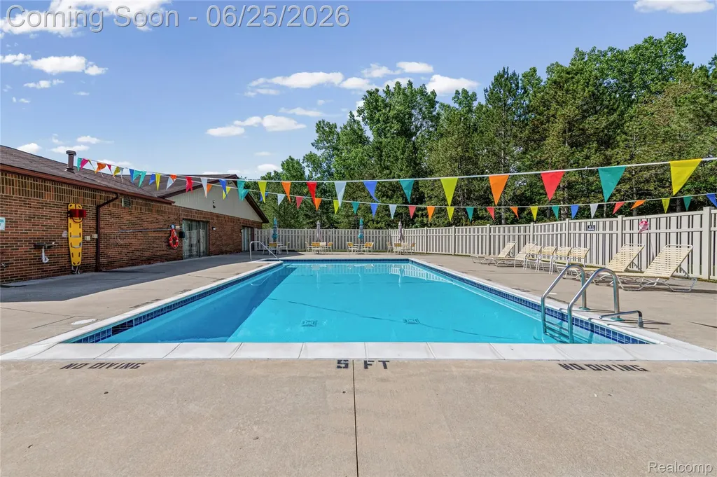 33693 Pondview Circle Livonia City MI 48152
