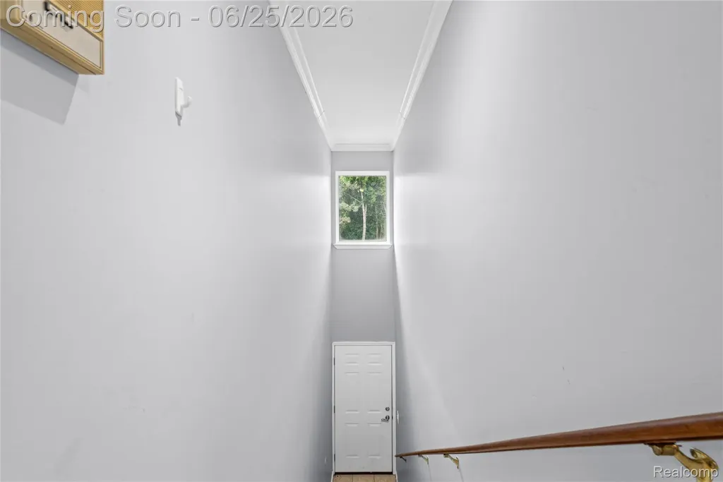 33693 Pondview Circle Livonia City MI 48152