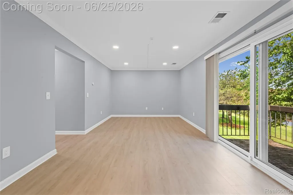 33693 Pondview Circle Livonia City MI 48152