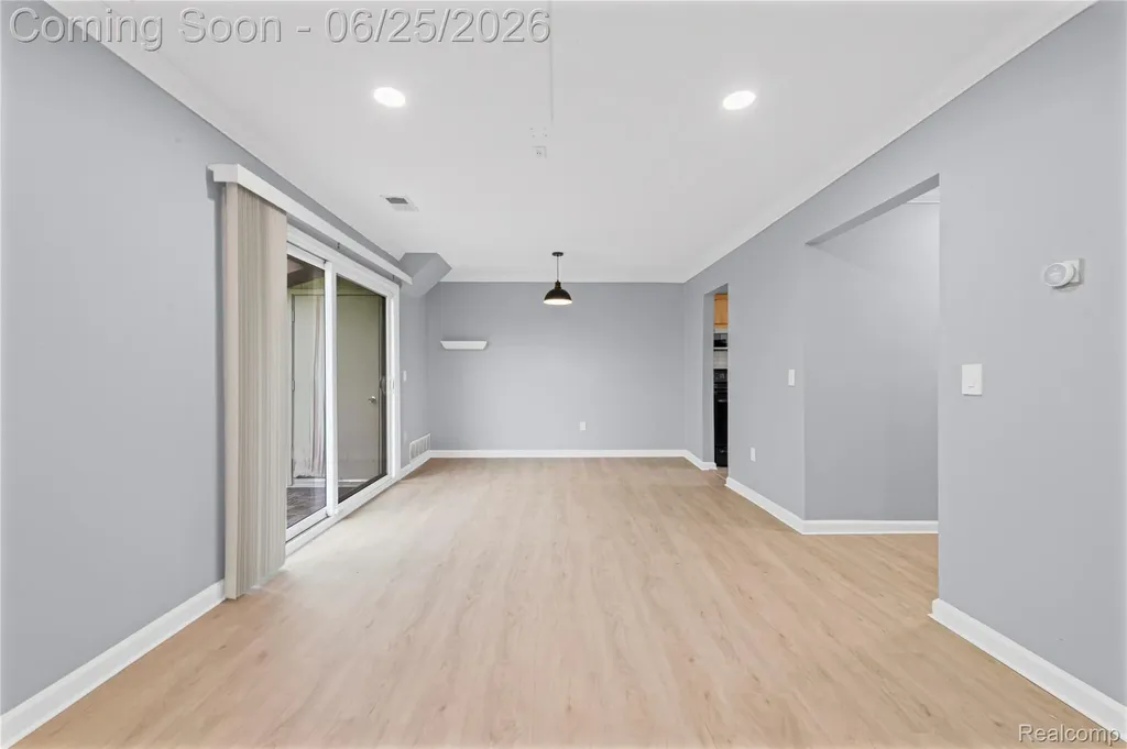 33693 Pondview Circle Livonia City MI 48152