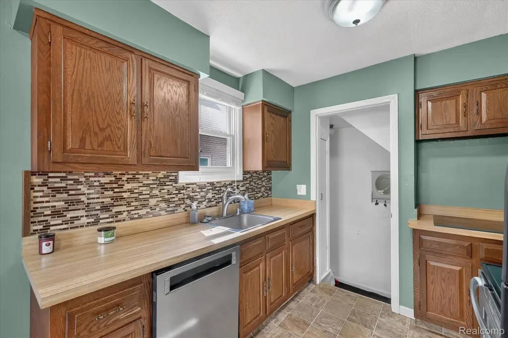 13451 Brest Street Southgate City MI 48195