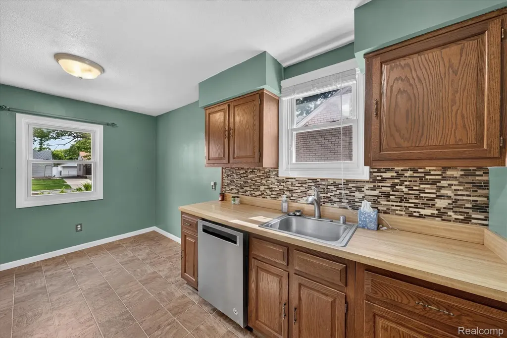 13451 Brest Street Southgate City MI 48195
