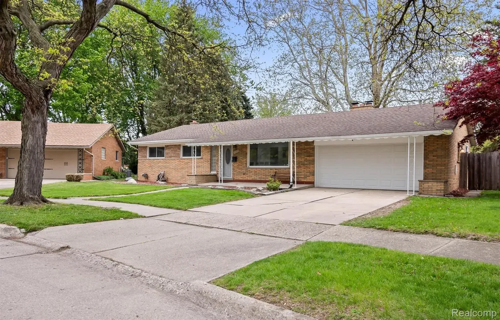11215 Chippewa Drive Warren City MI 48093