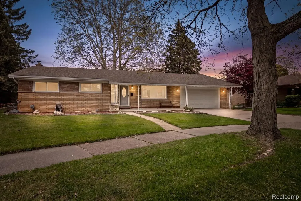 11215 Chippewa Drive Warren City MI 48093