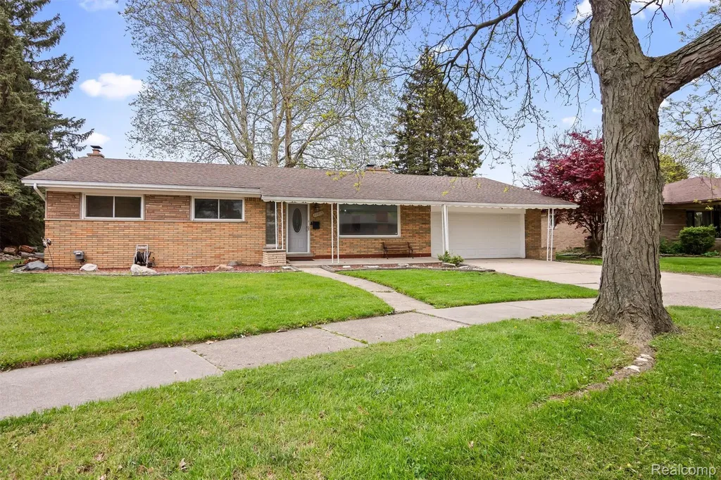 11215 Chippewa Drive Warren City MI 48093