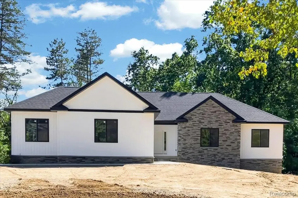 15157 Worden Road Groveland Township MI 48442