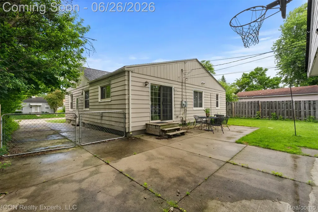 3788 Griffith Avenue Berkley City MI 48072
