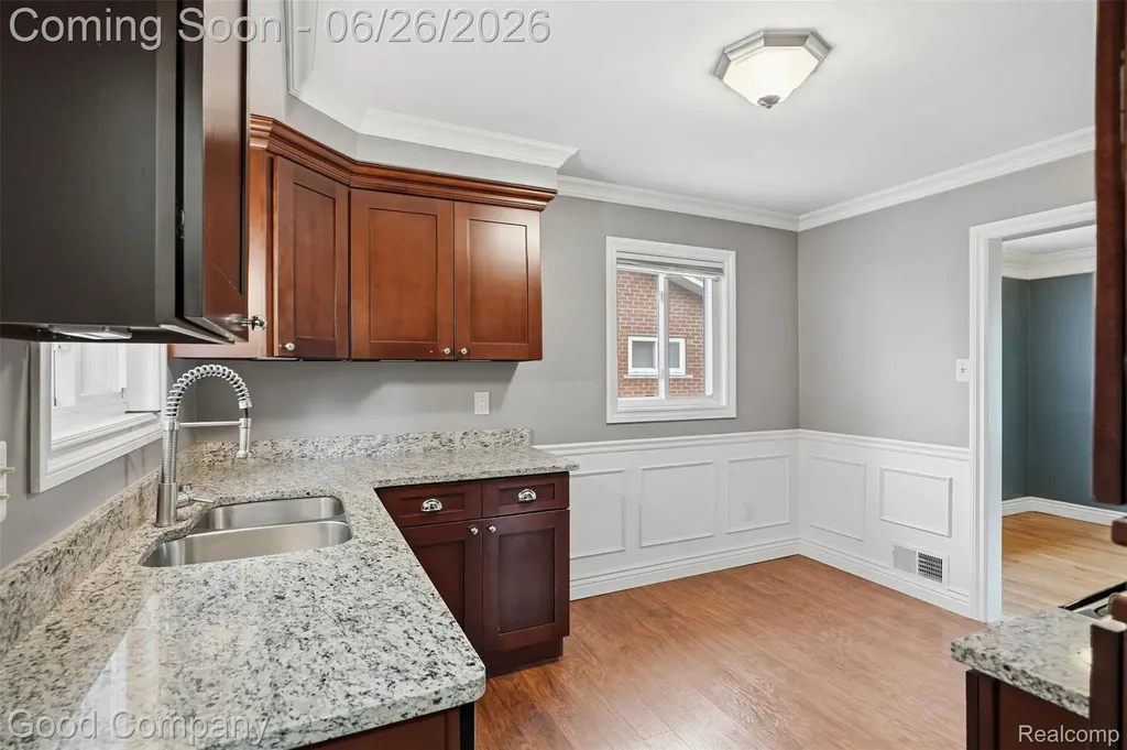29710 Shackett Avenue Madison Heights City MI 48071