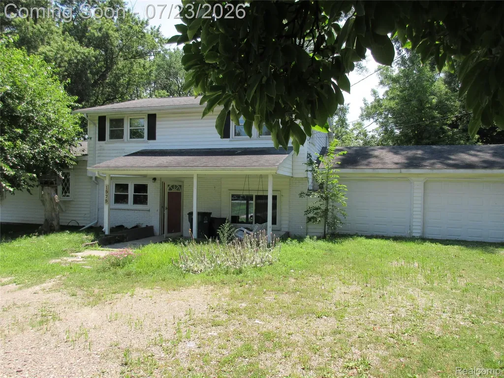 1575 Banmoor Drive Troy City MI 48084