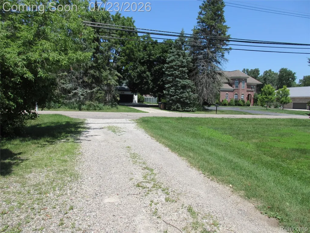 1575 Banmoor Drive Troy City MI 48084