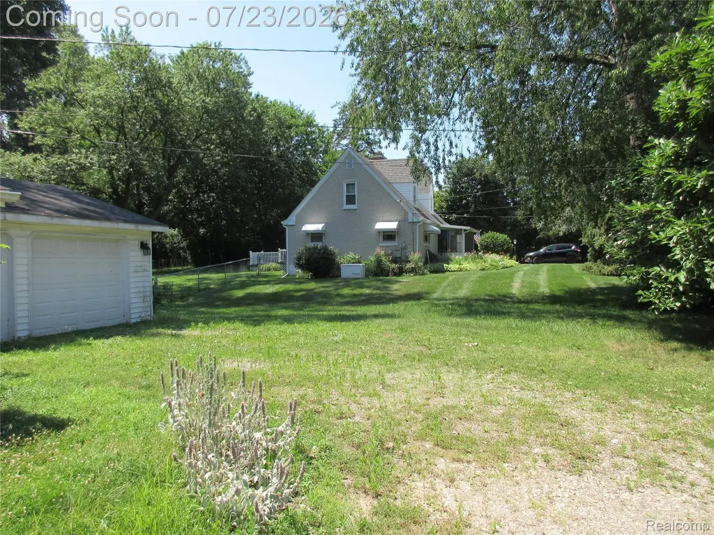 1575 Banmoor Drive Troy City MI 48084