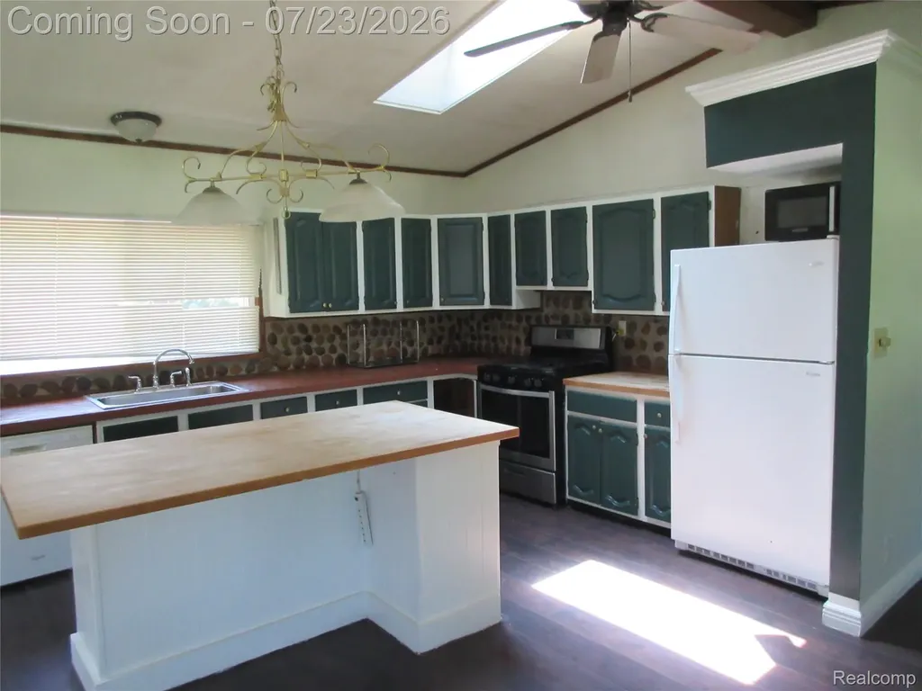 1575 Banmoor Drive Troy City MI 48084