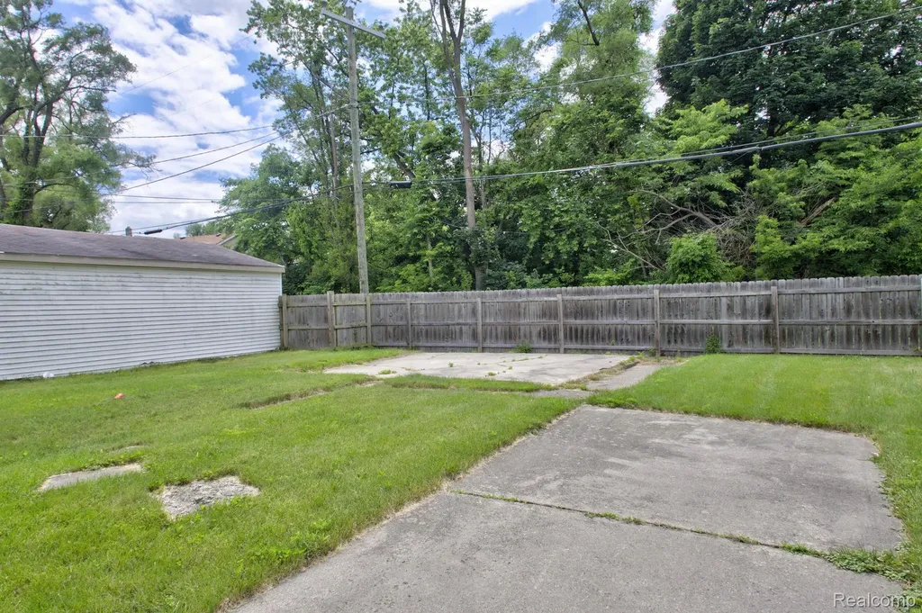 15859 Santa Rosa Drive Detroit City MI 48238