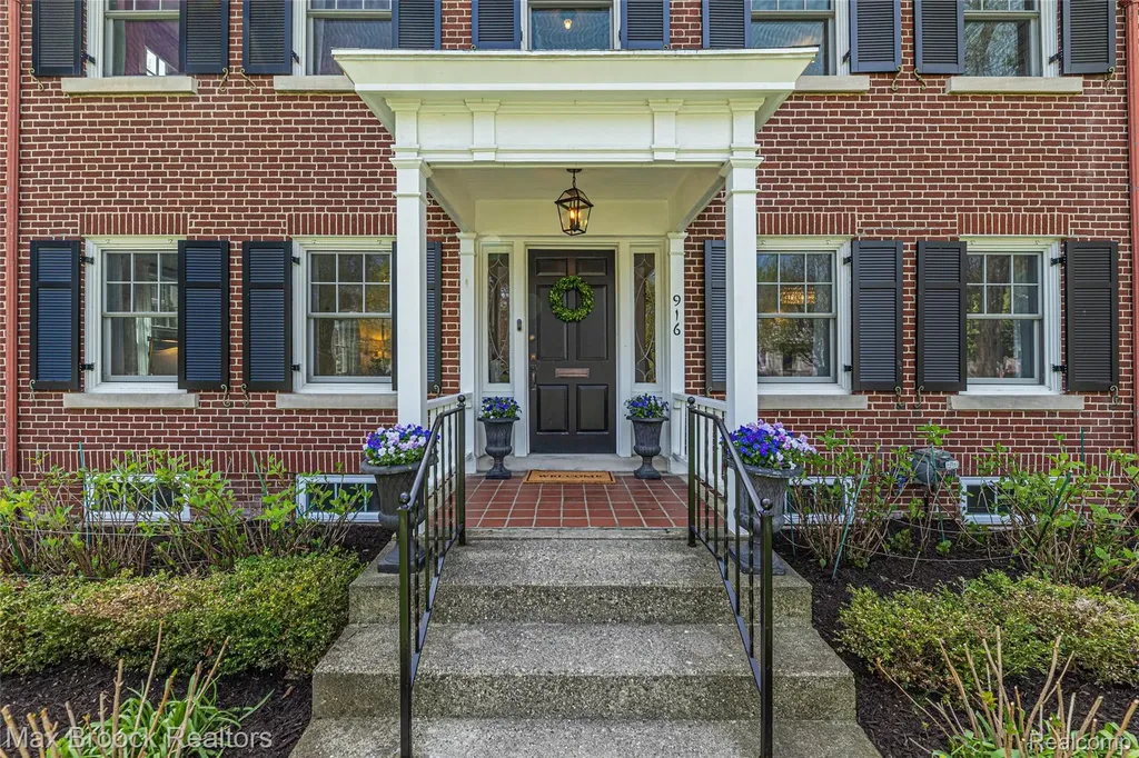 916 Knox Street Birmingham City MI 48009