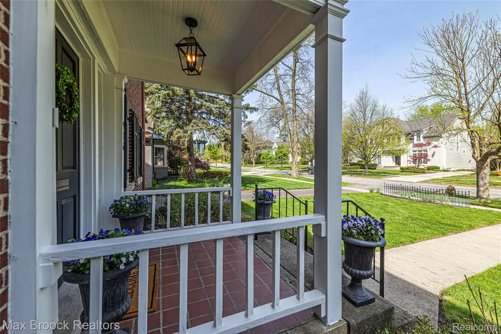 916 Knox Street Birmingham City MI 48009