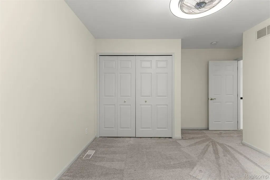 23395 Mission Lane Farmington City MI 48335