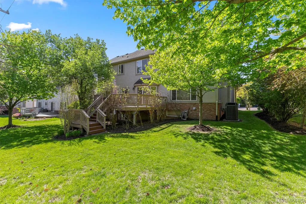 23395 Mission Lane Farmington City MI 48335