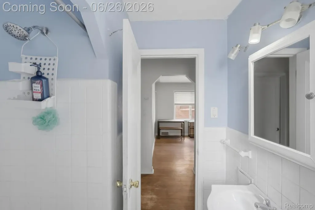 16199 Archdale Street Detroit City MI 48235