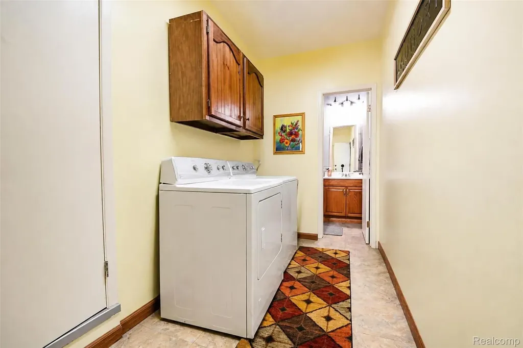 41768 Hanford Road Canton Charter Township MI 48187