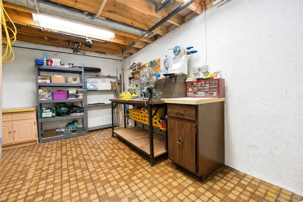 41768 Hanford Road Canton Charter Township MI 48187