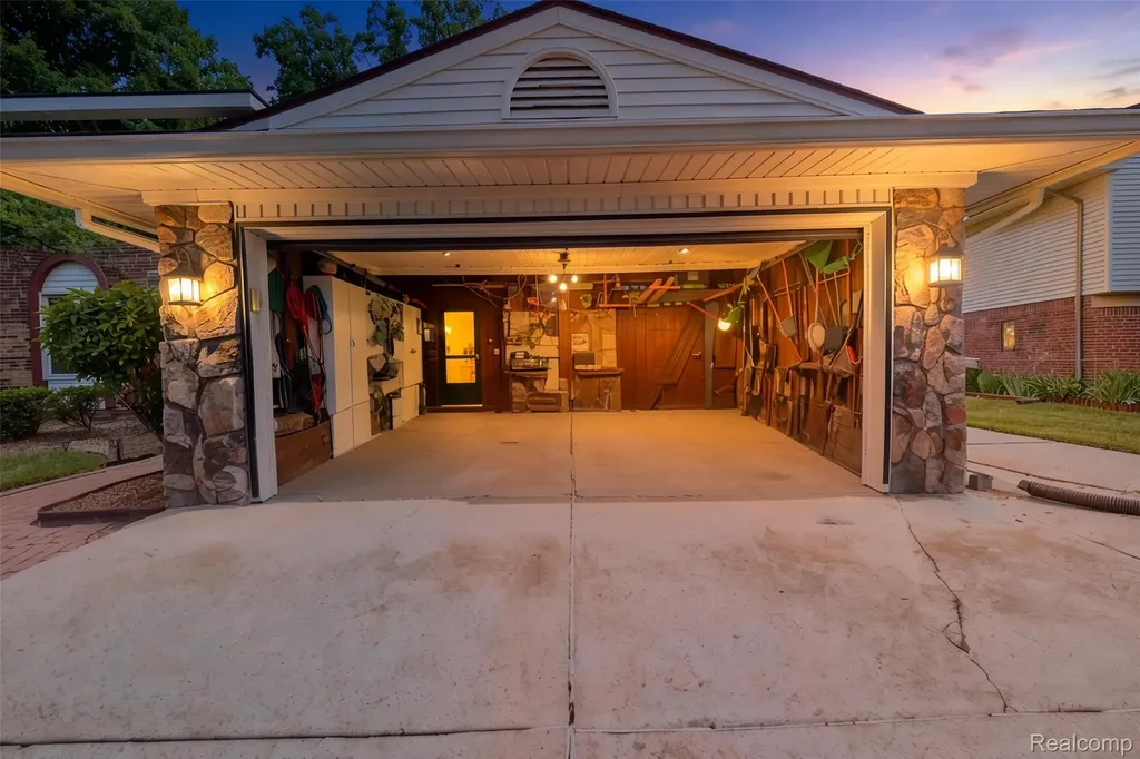 41768 Hanford Road Canton Charter Township MI 48187